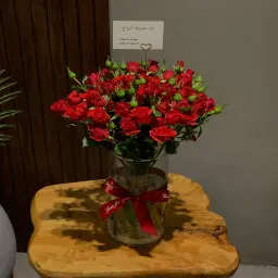 فازة ورد أحمر